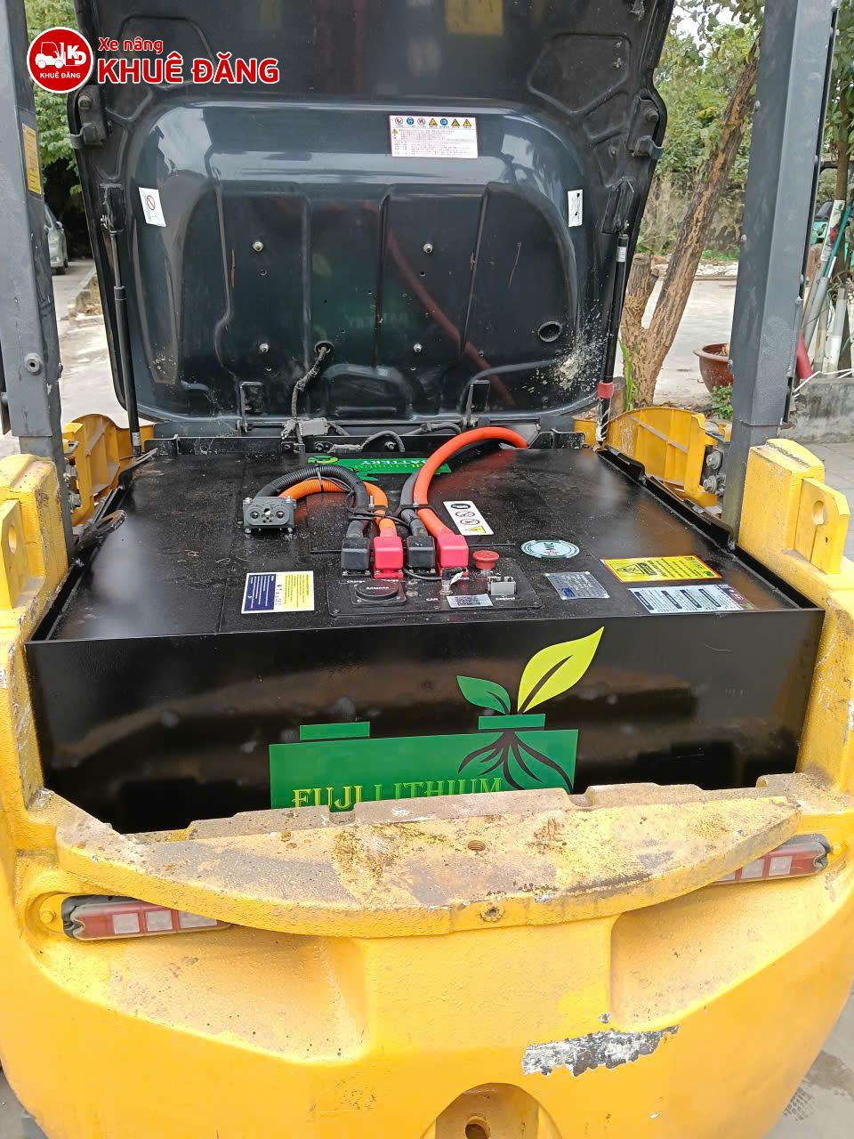 Xe nâng Komatsu FE25-1 được chuyể đổi Pin Lithium