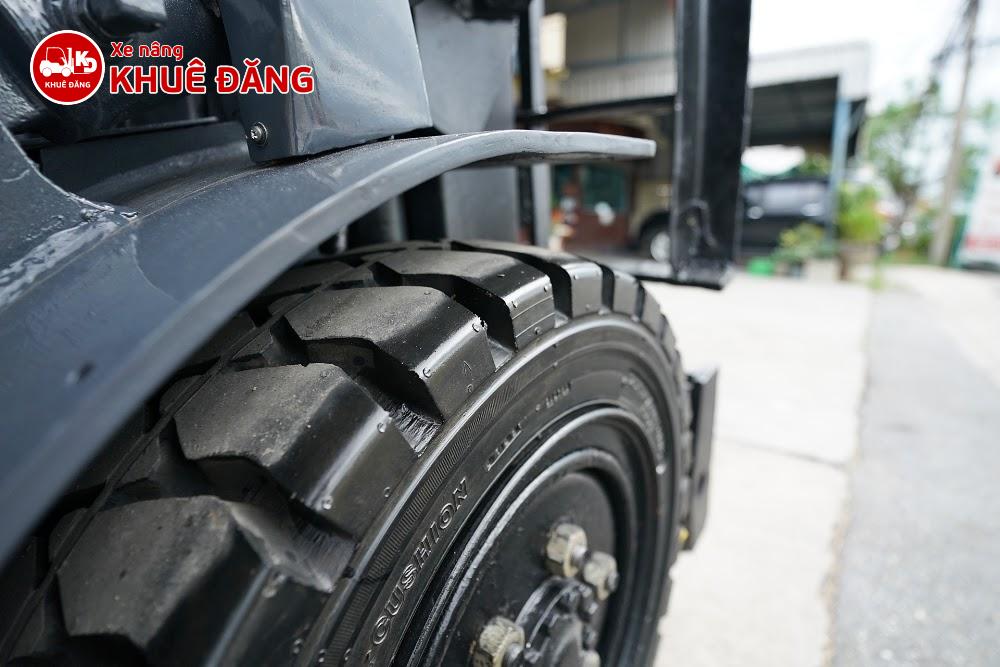 Bánh đặc xe nâng 2 tấn giá rẻ tại TPHCM