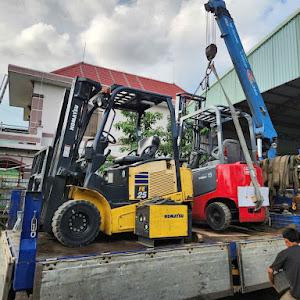 Giao xe nâng điện ngồi lái Komatsu và Nichiyu