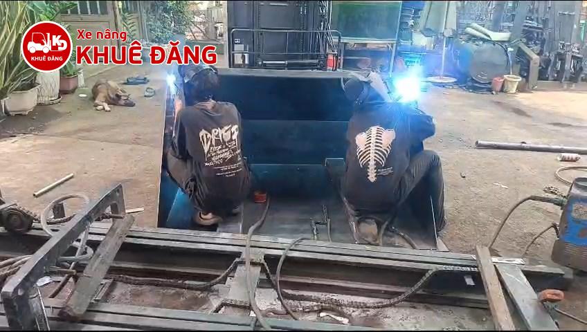 quá trình gia công gầu xúc cho khách hàng tại BÌnh Tân (4)