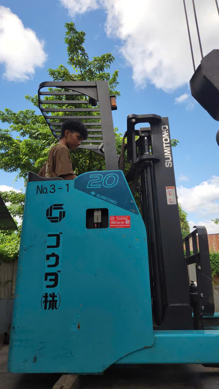 GIao xe nâng điện đứng lái 2 tấn Sumitomo