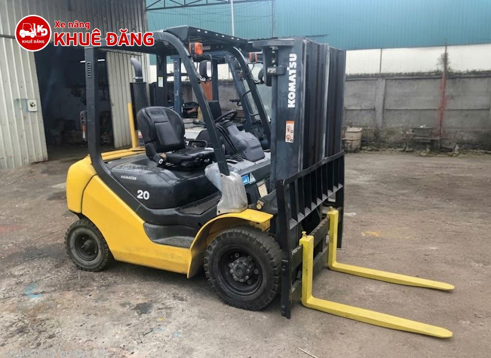 Xe nâng dầu 2 tấn Komatsu FD20T-17 Số tự động