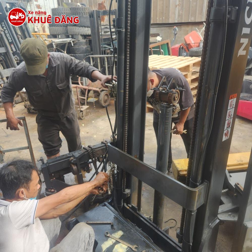 Sửa ống dầu, khung nâng xe nâng điện Nichiyu