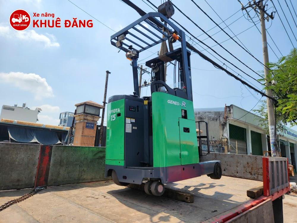 giao xe nâng điện đứng lái Toyota 1.5 tấn cho thuê tại KCN Vĩnh Lộc, TPHCM