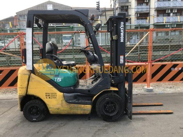 KOMATSU-FD15T-18- Có thiết kế cabin và cột nâng đảm bảo tầm quan sát tốt, hạn chế va chạm khi vận hành.