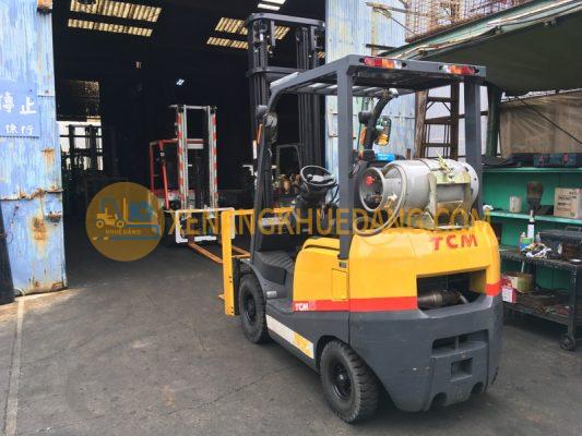 TCM-FHGE15T4-Với trọng lượng chỉ 2.750 kg, xe nâng dễ dàng di chuyển trong các không gian hạn chế, đặc biệt là trong nhà kho hoặc container