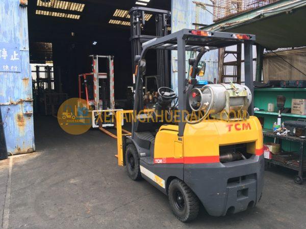 TCM-FHGE15T4-Với trọng lượng chỉ 2.750 kg, xe nâng dễ dàng di chuyển trong các không gian hạn chế, đặc biệt là trong nhà kho hoặc container