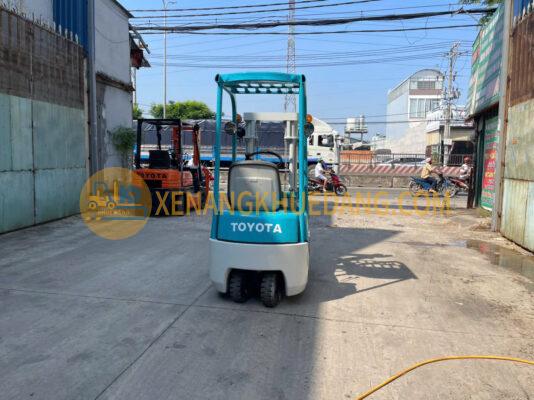 Xe nâng điện 500kg TOYOTA (1)