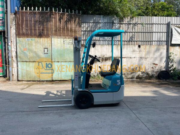 Xe nâng điện 500kg TOYOTA (1)