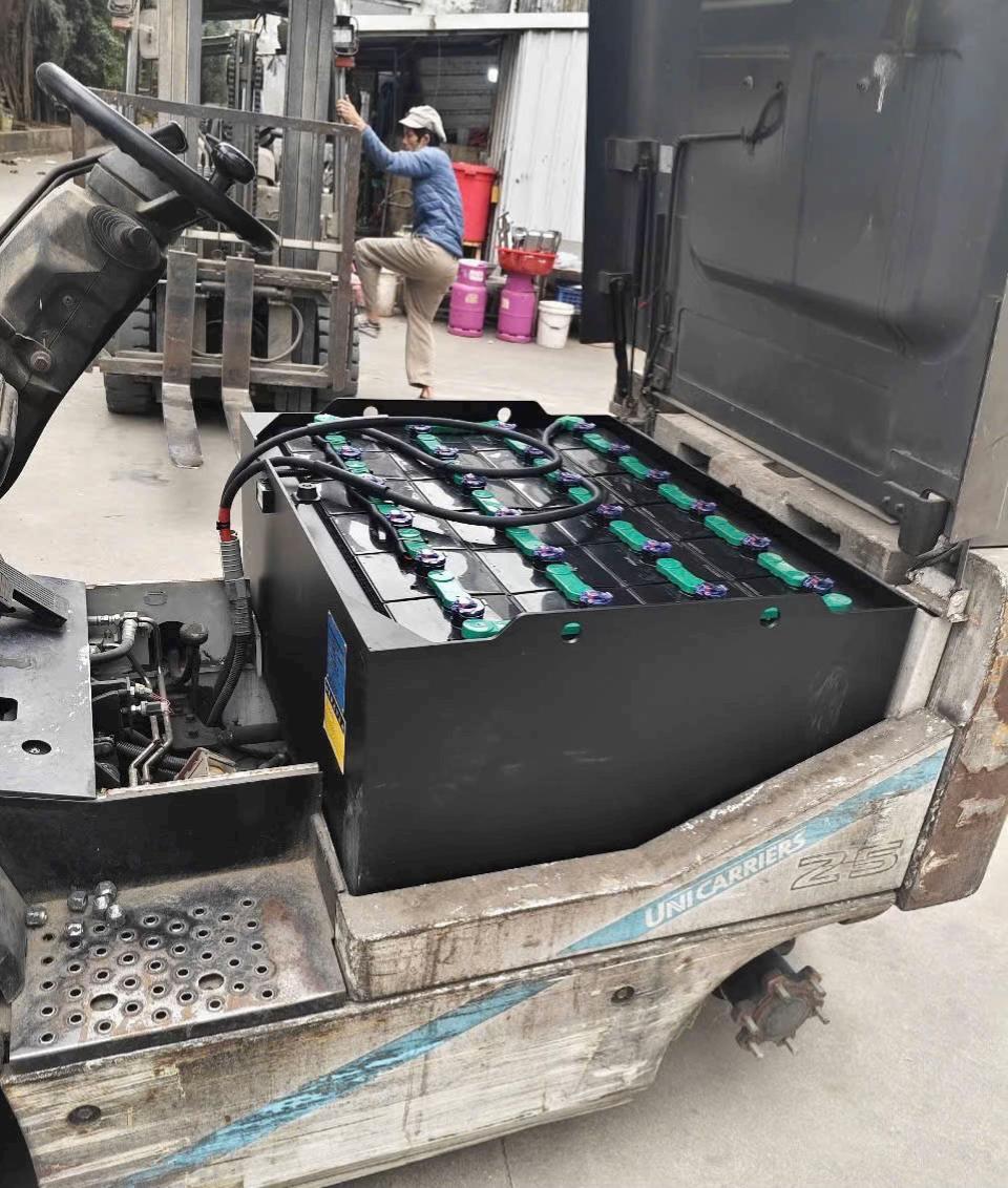 Xe nâng điện 2.5 tấn Unicarriers mới thay bình điện LIFTTOP.jpeg